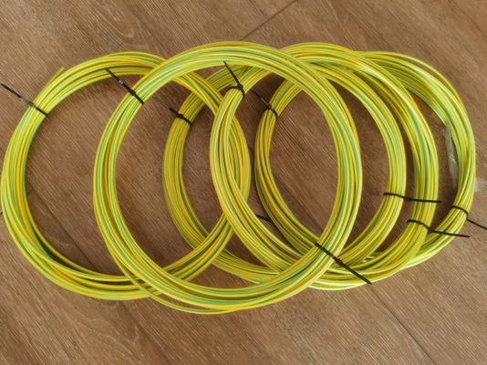 Geel/groen gestreepte, dunne wand met een dwarsverbinding van polyolefine warmteverminderingsbuizen